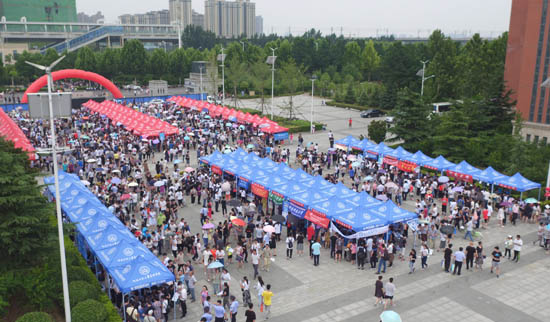 河南师范大学新联学院咨询现场.JPG