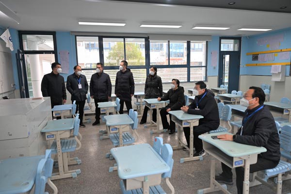 刘林亚总督学实地检查第47中学标准化考场准备情况.jpg