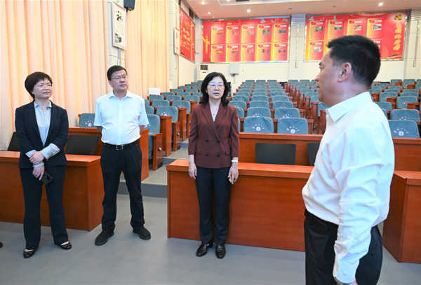 省教育厅厅长毛杰督查高考准备工作2.jpg